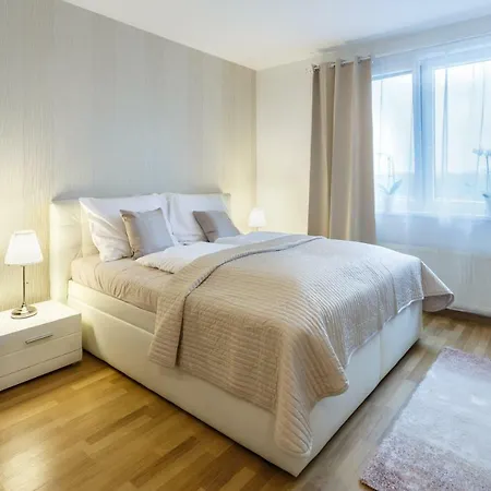 Golden Rezidence Nova Karolina Apartman *